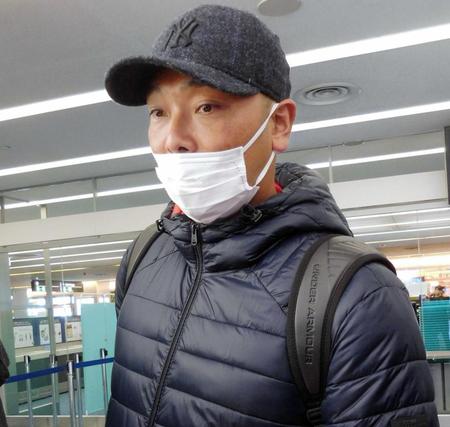 　自主トレ先の宮崎へ向かう阿部