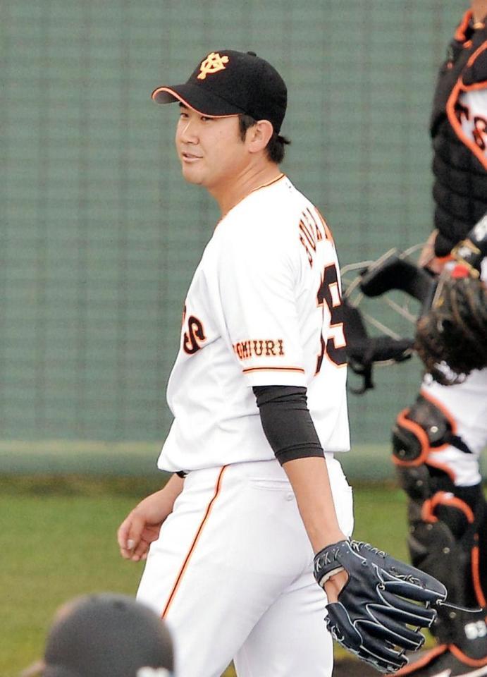 紅白戦に先発し２イニング無失点と好投した巨人・菅野＝宮崎県総合運動公園（撮影・堀内翔）