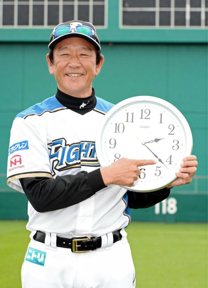 　２時２２分２２秒に大谷を開幕投手にすることを発表した栗山監督（撮影・開出牧）