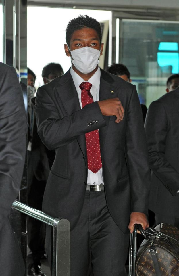 　宮崎へ移動するオコエ＝那覇空港