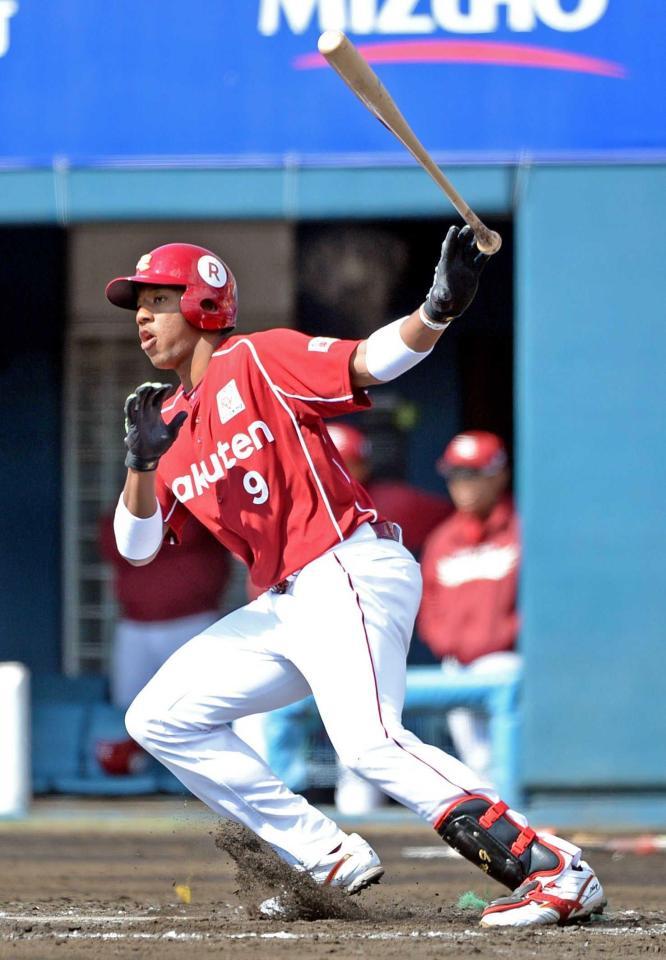 ３回、左前打を放つオコエ　