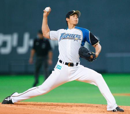 　プロ野球巨人とのオープン戦の４回、自己最速に並ぶ球速１６２キロの球をギャレットに投じる日本ハムの大谷翔平投手＝２日、札幌ドーム