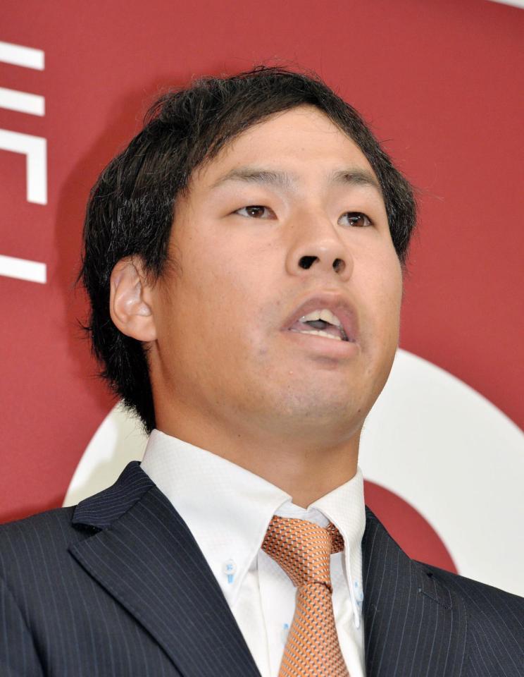 野球賭博について謝罪する巨人・高木京介＝東京・巨人球団事務所（撮影・佐々木彰尚）