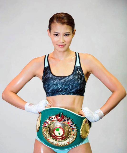 ロッテ　美人ボクサー高野人母美始球式