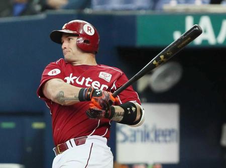 　４回、左越えソロを放つゴームズ