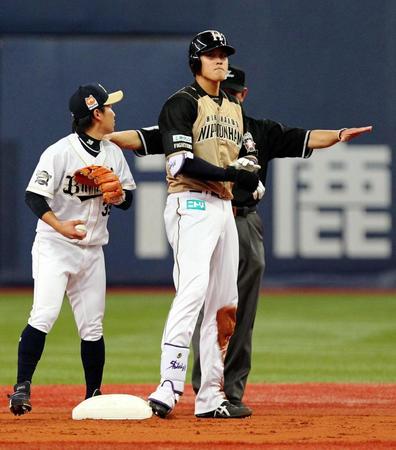 ２回日本ハム１死、左前安打を放った大谷翔平は左翼手がエラーの間にすかさず二塁を陥れる＝京セラドーム（撮影・持木克友）