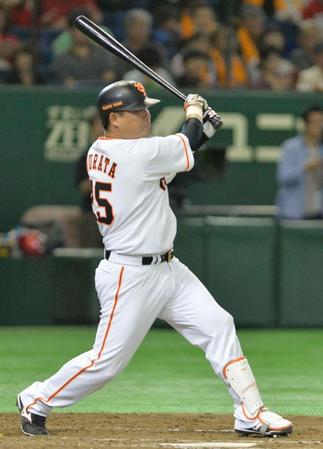 　３回、村田が右越えに勝ち越しの本塁打を放つ