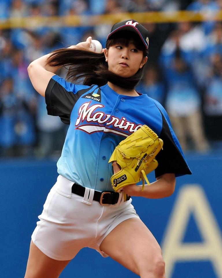 神スイングの稲村亜美が103キロ始球式 野球 デイリースポーツ Online