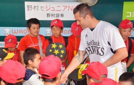 ソフトＢ投手が被災児童招待