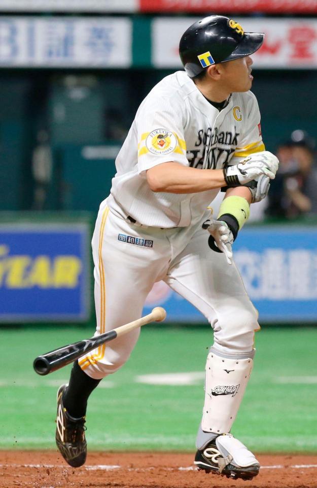 ３回、左中間に同点ソロを放つ内川＝ヤフオクドーム