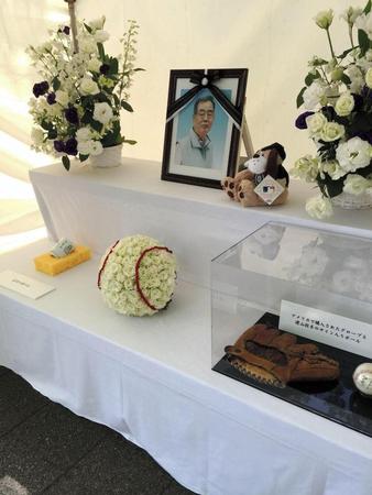 達摩省一さんの遺影が飾られた祭壇