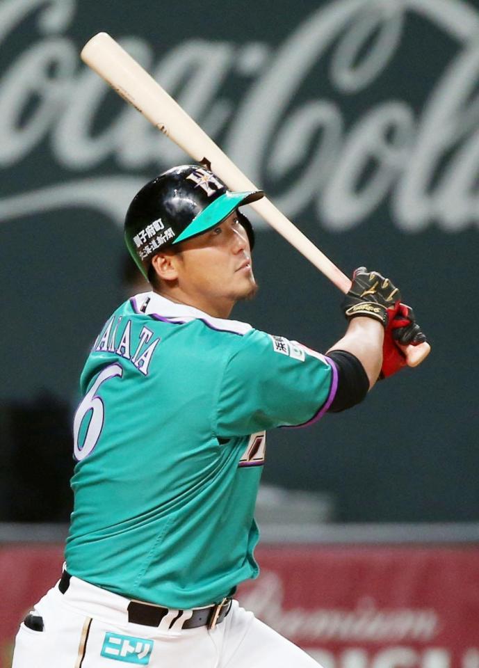 　５回日本ハム無死一、三塁、中田が右前に適時打を放つ＝札幌ドーム