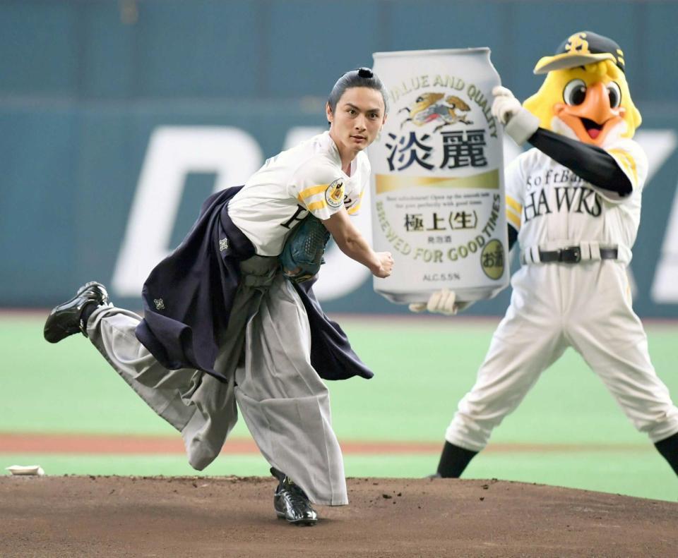 侍 高良健吾 ノーバン始球式に笑顔 野球 デイリースポーツ Online