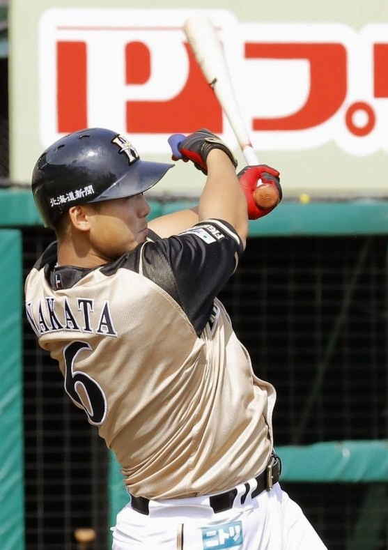 　４回日本ハム１死三塁、中田が左翼線に先制の二塁打を放つ＝コボスタ宮城