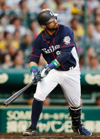 　３回西武２死、メヒアが中越えに満塁本塁打を放つ＝甲子園