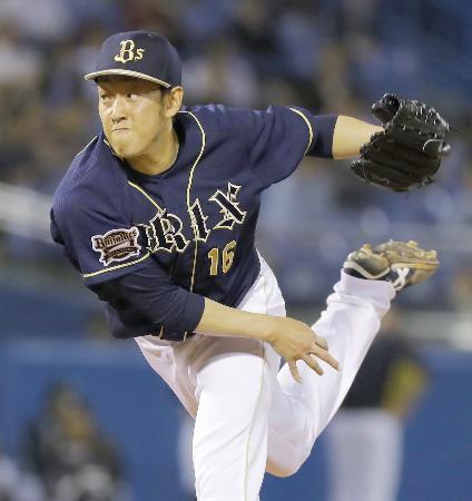 　８回途中から登板し、好救援で１０セーブ目を挙げたオリックス・平野＝神宮