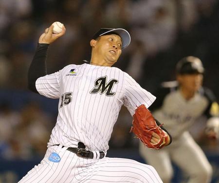 阪神打線を相手に力投する関谷＝ＱＶＣマリンフィールド（撮影・田中太一）