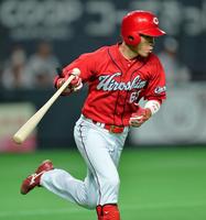 　２回、西川は左前打を放つ