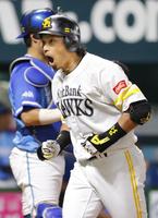 　４回、本塁打を放ち声を上げて生還するソフトバンク・松田