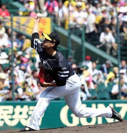 力投するソフトバンク先発の千賀滉大＝甲子園（撮影・持木克友）