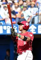 プロ初本塁打を放ったオコエ＝横浜スタジアム（撮影・園田高夫）