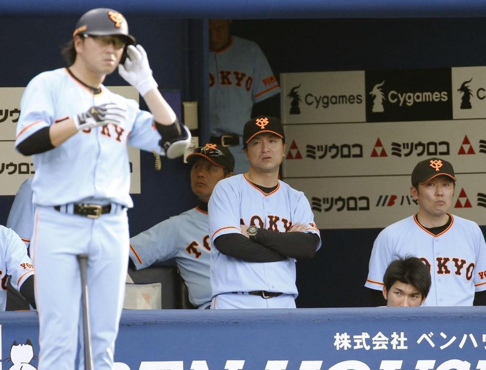 　９回、ＤｅＮＡにリードを許す展開に、さえない表情の巨人・高橋監督