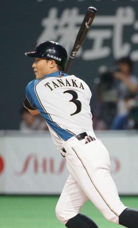 　７回日本ハム２死満塁、田中賢が中越えに走者一掃の勝ち越し三塁打を放つ＝札幌ドーム