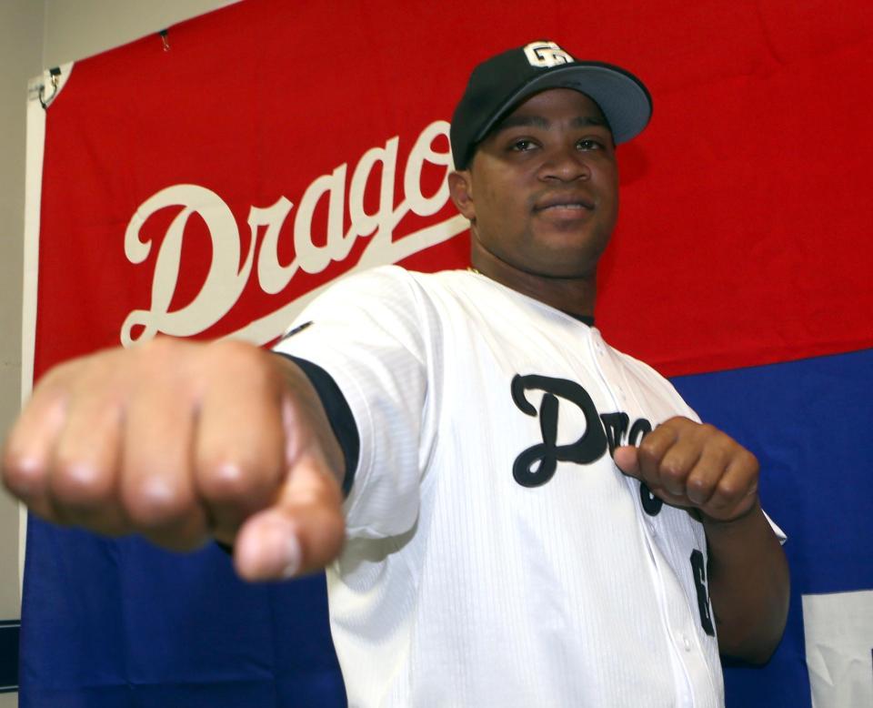 監督推薦でオールスター出場が決まりポーズを決めるビシエド