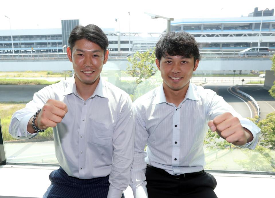 オールスターでの活躍を誓う高山と原口（左）=撮影・飯室逸平