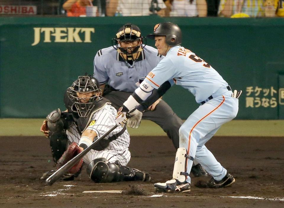 ６回、一塁へ適時内野安打を放つ山本（撮影・田中太一）