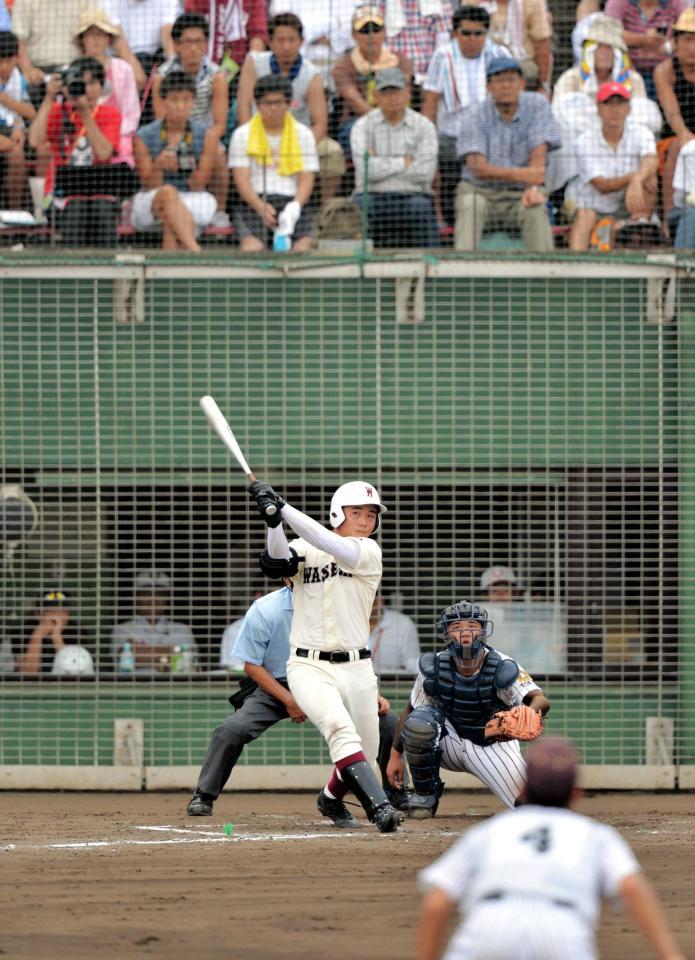 　３回、２ランを放つ早実・清宮