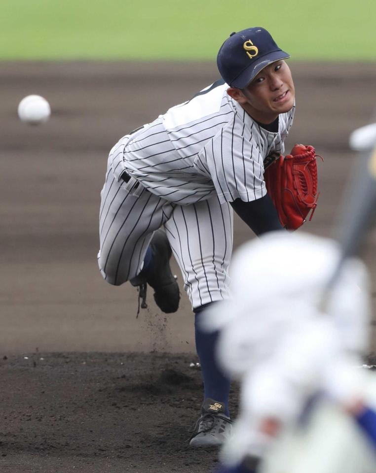 　力投する明石商・吉高