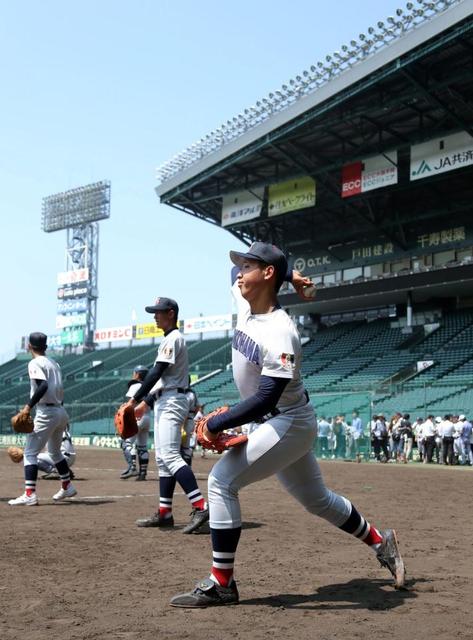 横浜・藤平が甲子園練習、履正社・寺島とドラ１候補対決熱望