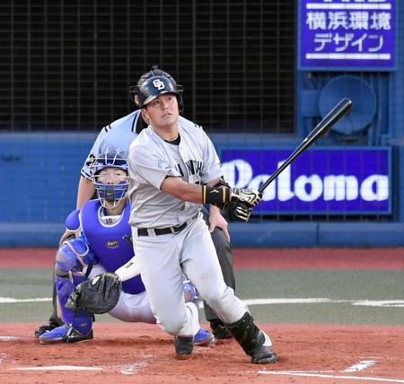 　３回、左越えにプロ１号となる先制ソロを放つ木下