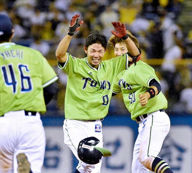 ヤクルト・比屋根サヨナラ打 拙守で２失点…汚名返上４安打