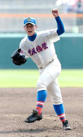 　３失点完投勝利を挙げた花咲徳栄・高橋昂（撮影・佐藤厚）