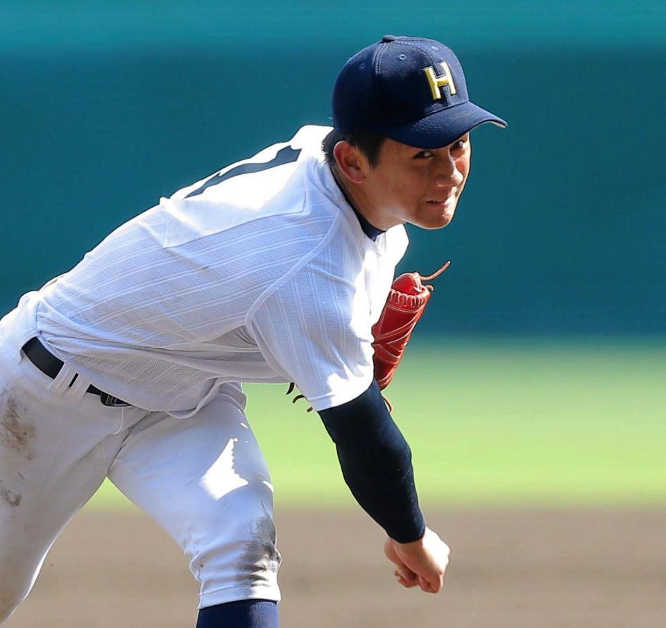 完投勝利を挙げた北海・大西健斗＝甲子園（撮影・北村雅宏）