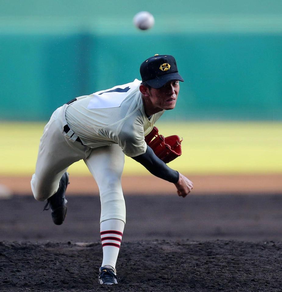 完投勝利を挙げた作新学院・今井達也＝甲子園（撮影・北村雅宏）