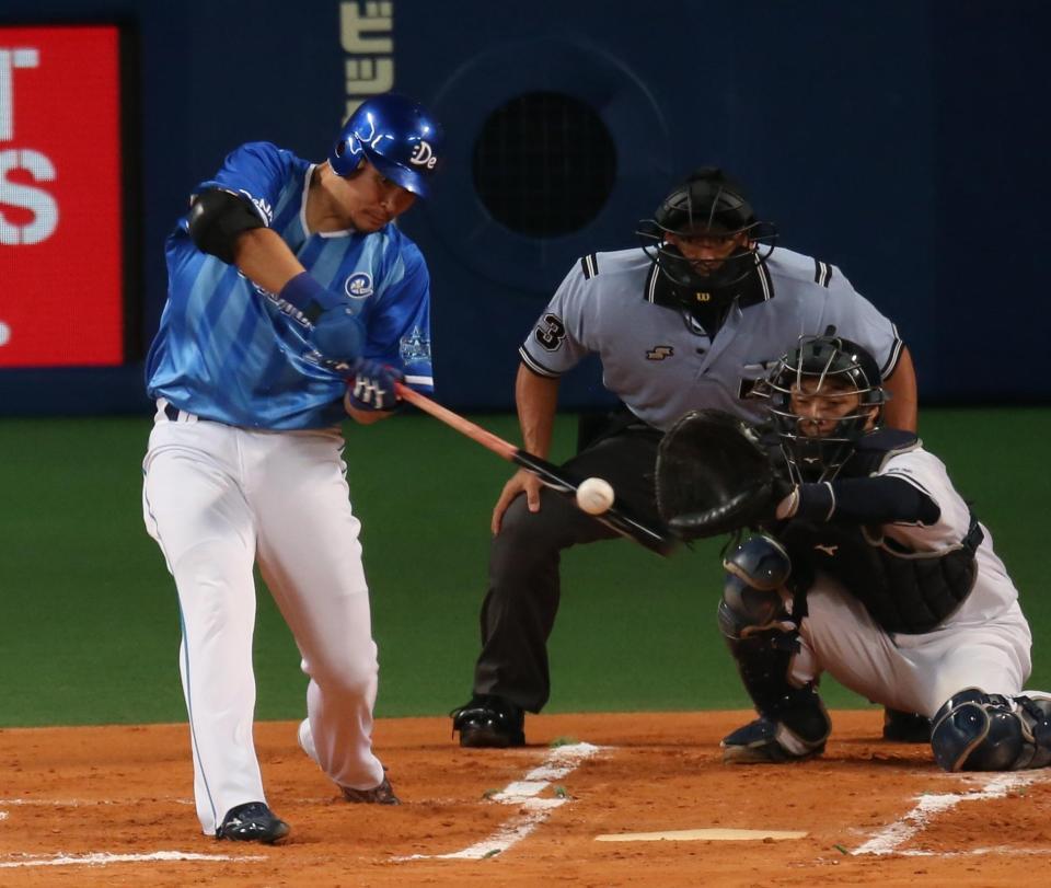 　１回、筒香が右中間に先制２ランを放つ