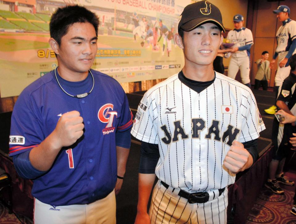 　台湾代表・陳琥（左）と並んで健闘を誓う今井