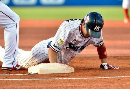 　１回、けん制でタッチアウトとなる山田（撮影・出月俊成）