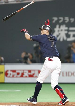 　７回オリックス無死、糸井がこの試合３本目となる本塁打を左越えに放つ＝札幌ドーム