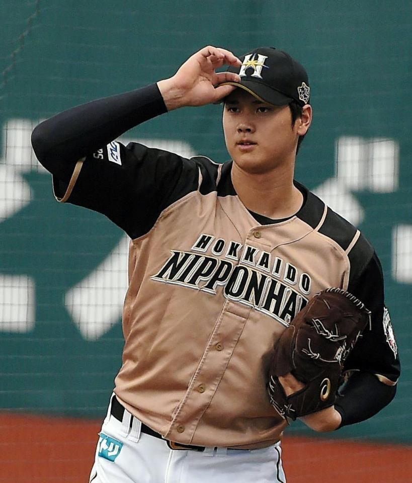 試合前にブルペンで調整した日本ハム・大谷＝西武プリンスドーム（撮影・堀内翔）