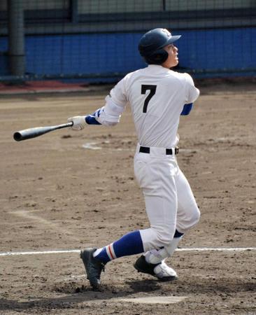 　４安打３打点の活躍を見せた履正社・若林