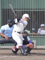 ４回、右超えに本塁打を放つ清宮＝ダイワハウススタジアム八王子