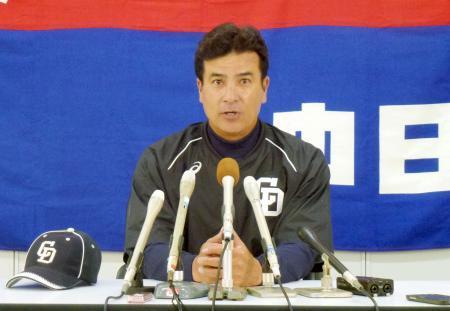 　中日のコーチに就任し、記者会見するオリックス前監督の森脇浩司氏＝１日、ナゴヤ球場