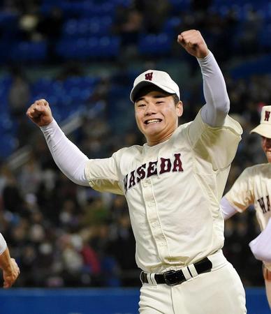 サヨナラで秋季東京都高等学校野球大会優勝を決めた早稲田実業・清宮幸太郎＝神宮球場（撮影・堀内翔）