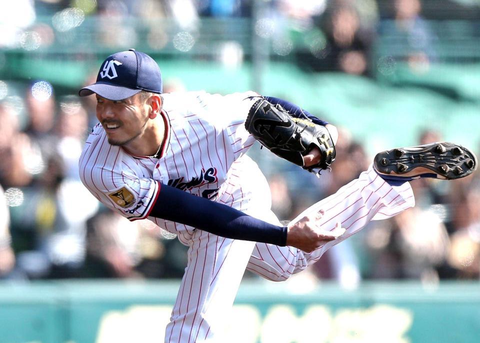 トライアウトで力投をみせるヤクルト・新垣渚＝甲子園（撮影・飯室逸平）