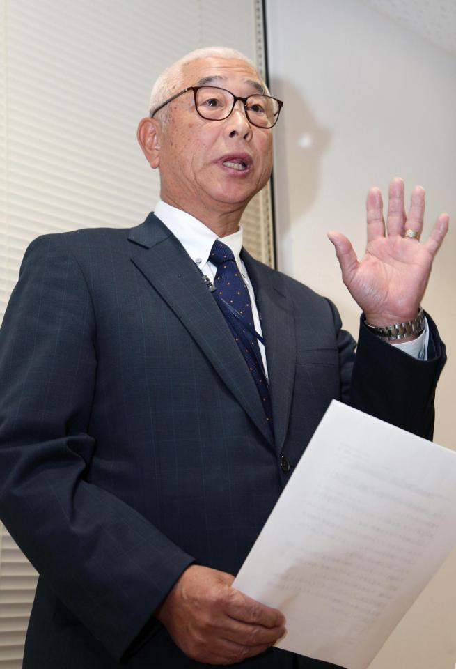 　未成年選手の不祥事を説明する西武・鈴木球団本部長