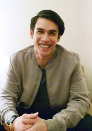 　巨人への移籍が決まり、台北市内で抱負を語る陽岱鋼＝１５日（共同）